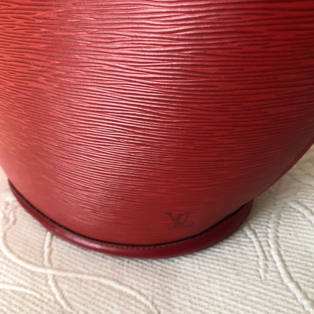 Authentic Louis Vuitton Epi St. Jacques GM. - Picture 5 of 16
